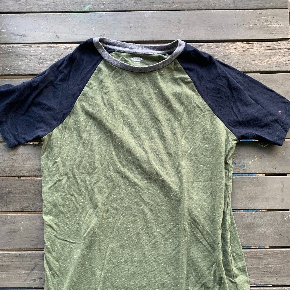 Old Navy Boys/Unisex Tee Shirt Olive Green and Navy